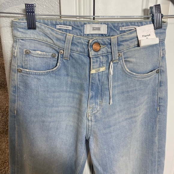 CLOSED "BAYLIN RIPPED RAW HEM STRAIGHT LEG" Jeans In "LIGHT BLUE" - Picture 10 of 16